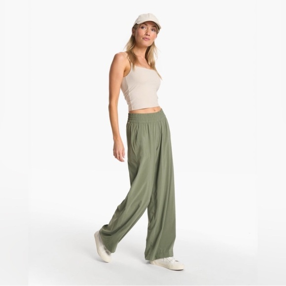 VUORI ••SOLD OUT•• Villa Wide Leg Pants Long In Color Green Size Small - Picture 2 of 12